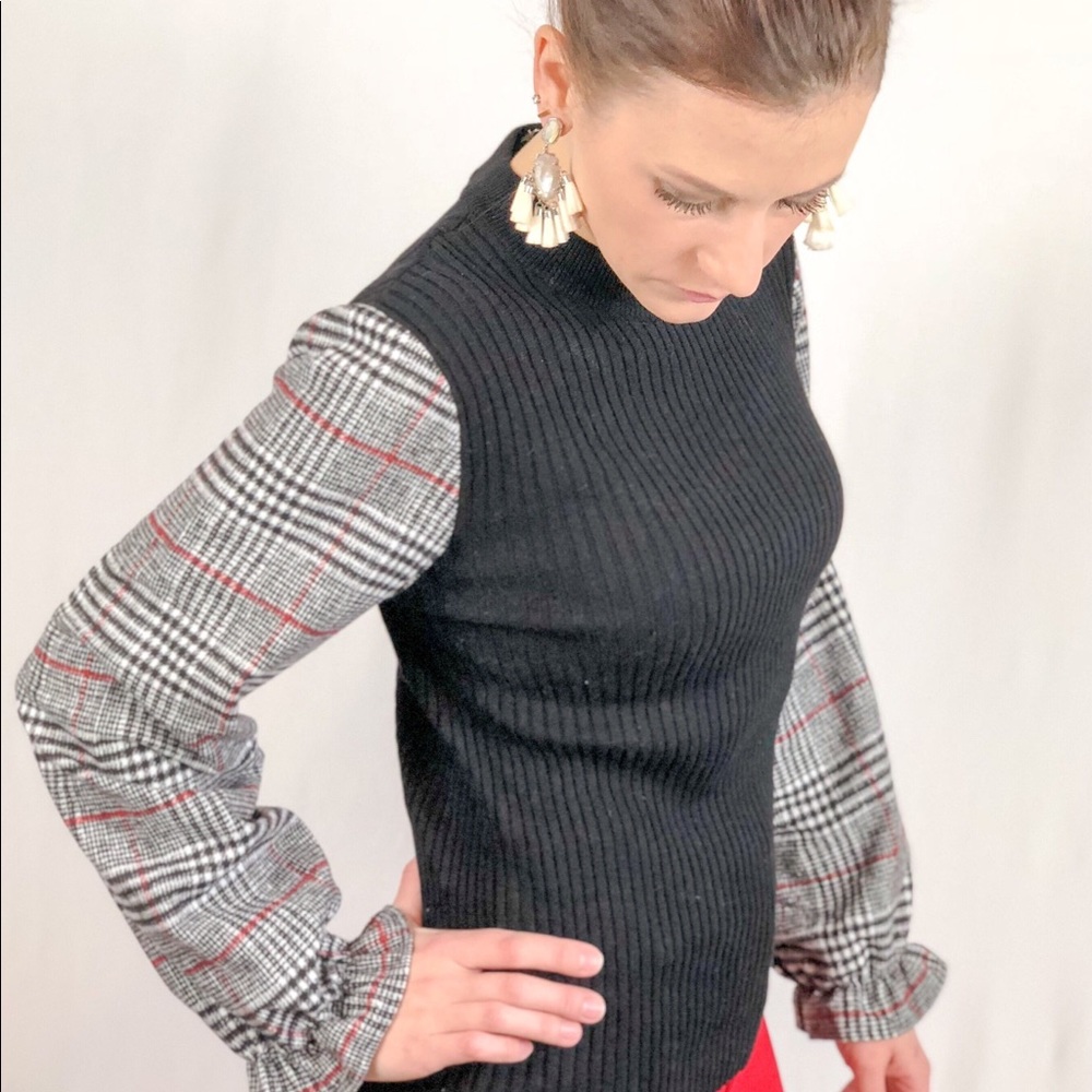 PLAID SLEEVE SWEATER